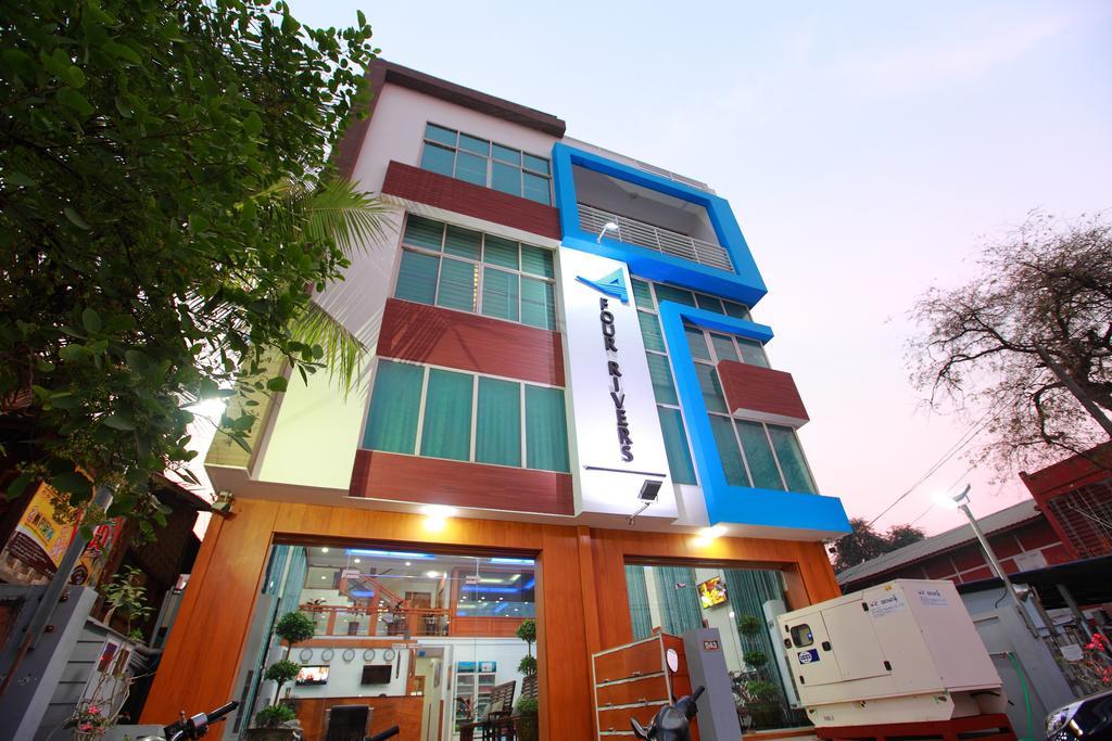 Four Rivers B&B Mandalay Buitenkant foto